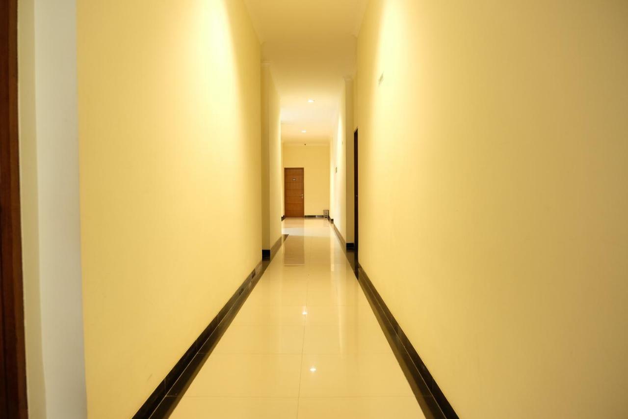 Oyo 1616 Hotel Central City 2 Tanjung Pandan Exterior foto