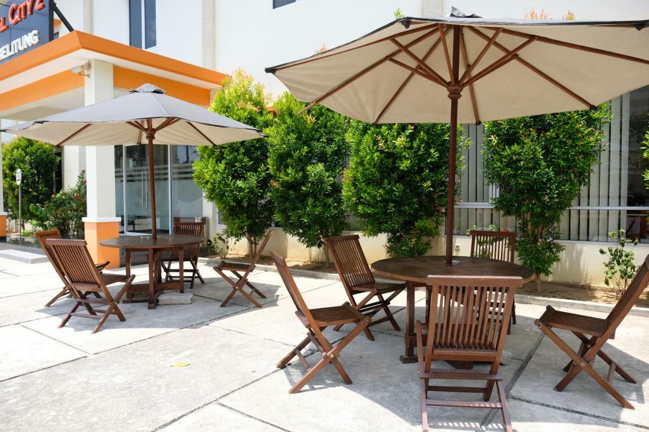 Oyo 1616 Hotel Central City 2 Tanjung Pandan Exterior foto
