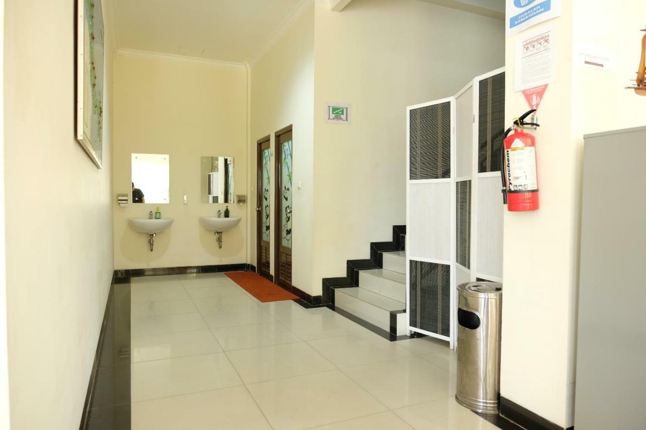 Oyo 1616 Hotel Central City 2 Tanjung Pandan Exterior foto