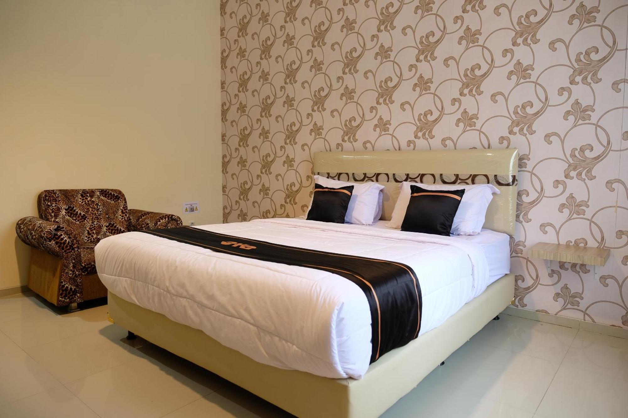 Oyo 1616 Hotel Central City 2 Tanjung Pandan Exterior foto