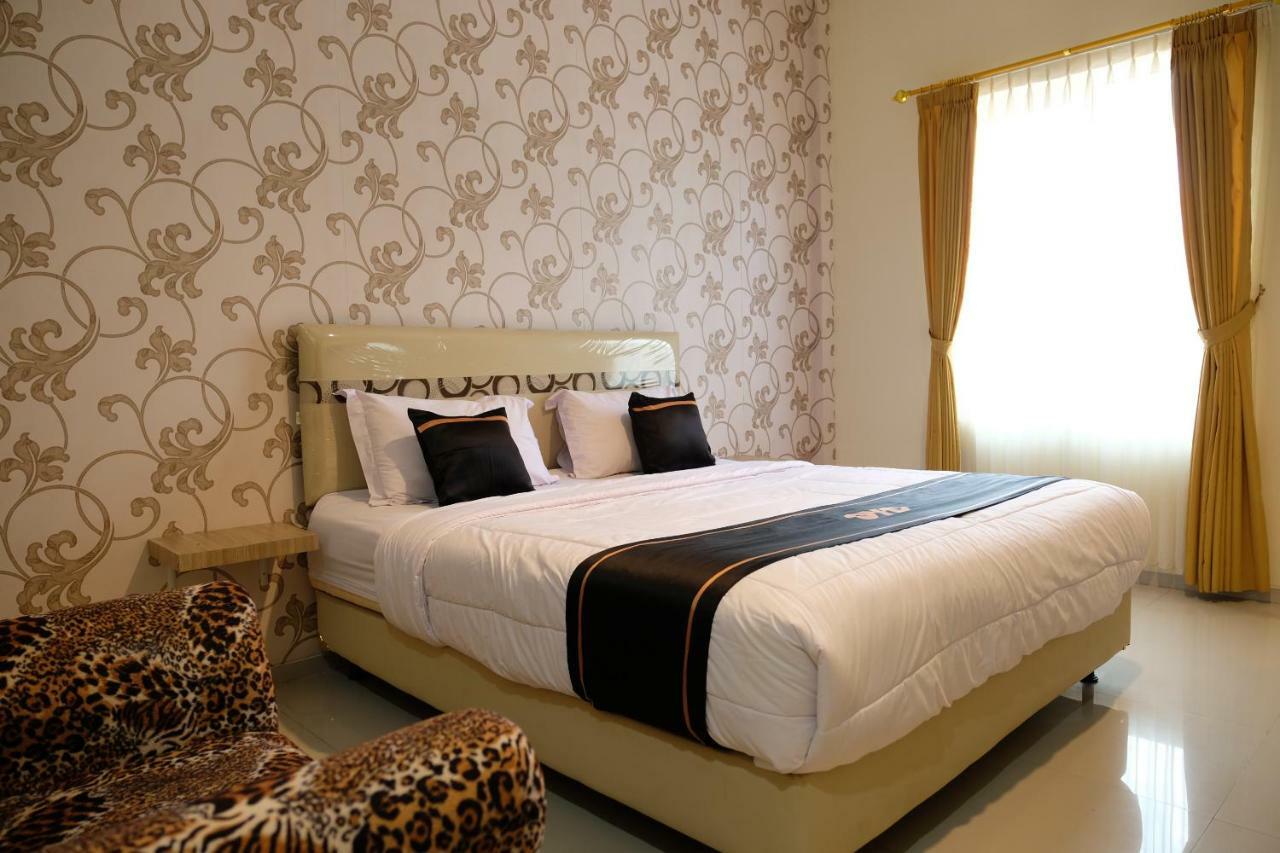 Oyo 1616 Hotel Central City 2 Tanjung Pandan Exterior foto