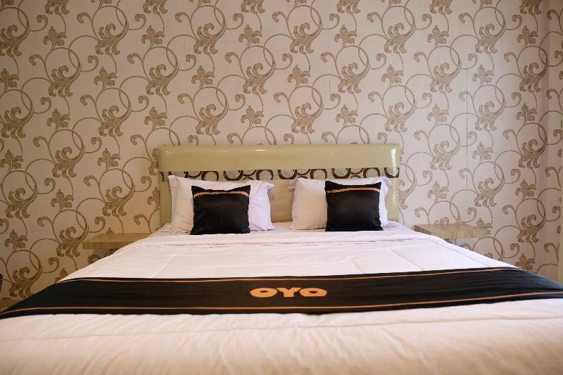 Oyo 1616 Hotel Central City 2 Tanjung Pandan Exterior foto
