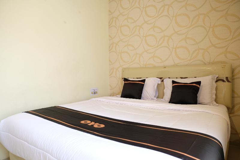 Oyo 1616 Hotel Central City 2 Tanjung Pandan Exterior foto